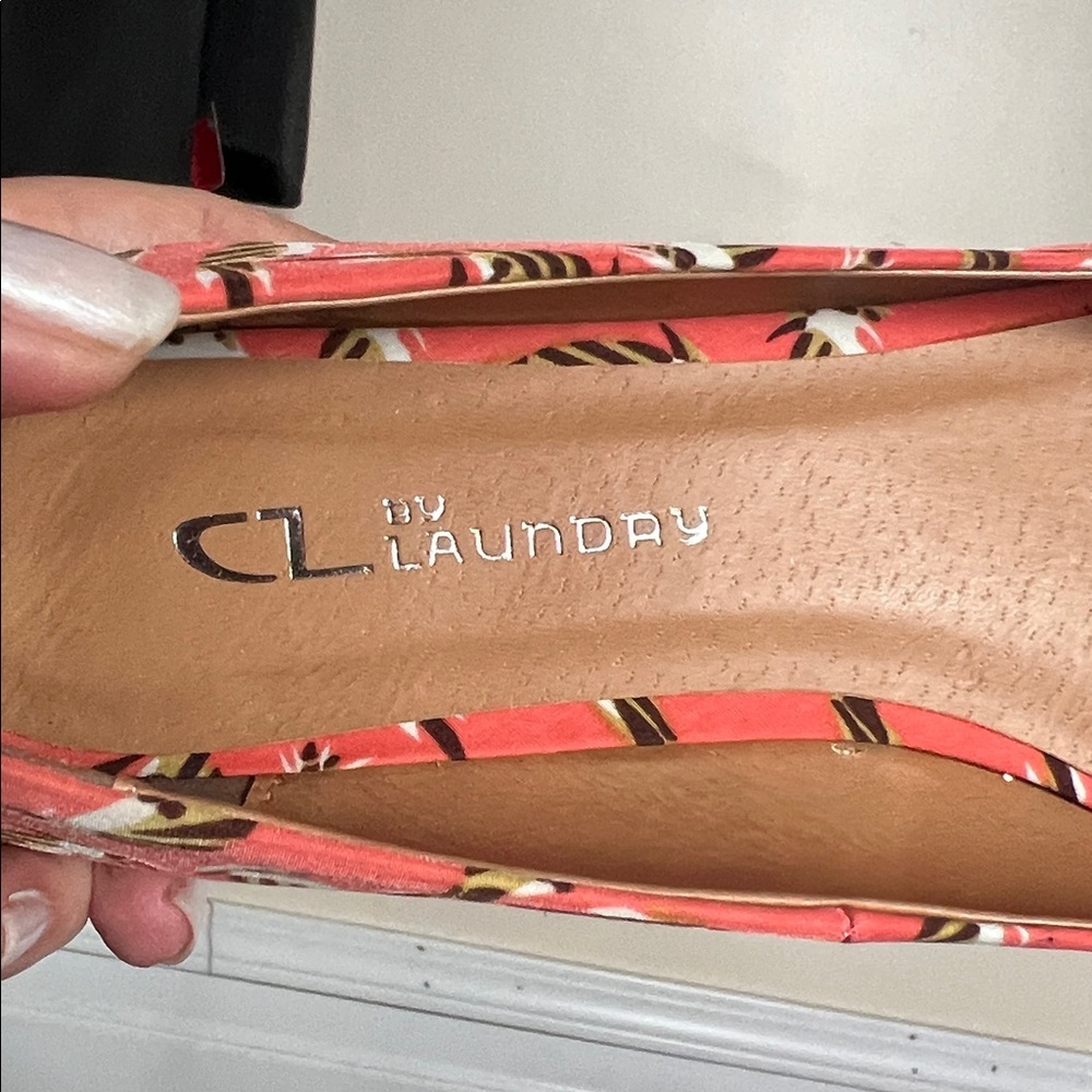 CL by Laundry Home Run Parrots Coral Patterned Peep-Toe Heels - NIB - Size 8 - Picture 7 of 11